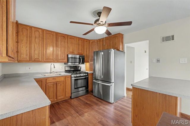 9639 Crestfield Lane, St Louis, MO 63126