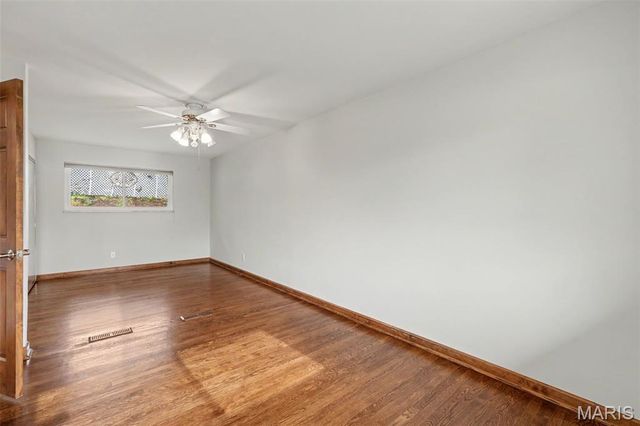 9639 Crestfield Lane, St Louis, MO 63126