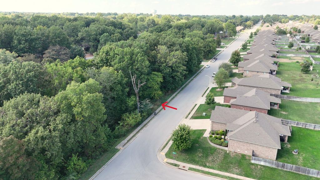 5815 S Cloverdale Lane, Battlefield, MO 65619