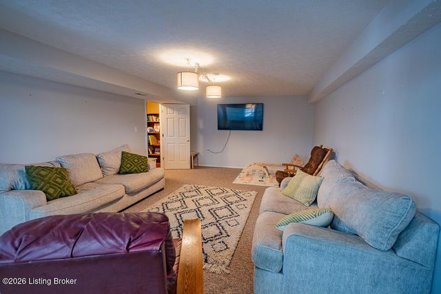 4221 Morgan Jaymes Dr, Louisville, KY 40299