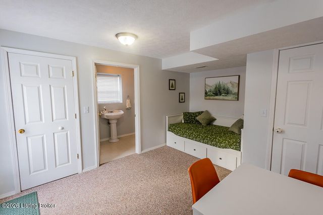 4221 Morgan Jaymes Dr, Louisville, KY 40299