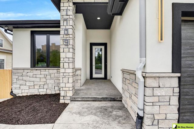 1709 S 28th Street, Omaha, NE 68105