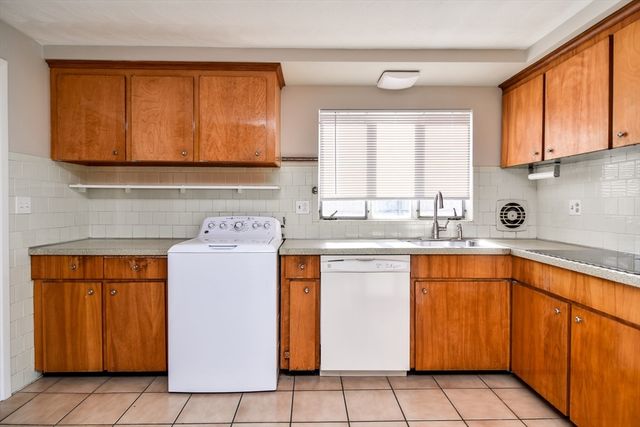 38 Bradford Road, Framingham, MA 01701