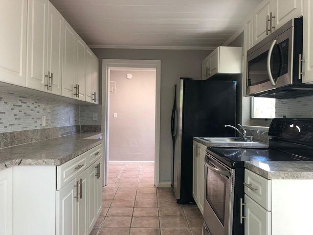 1069 W 30th Street 6, Riviera Beach, FL 33404