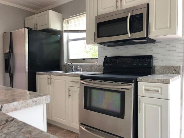 1069 W 30th Street 6, Riviera Beach, FL 33404