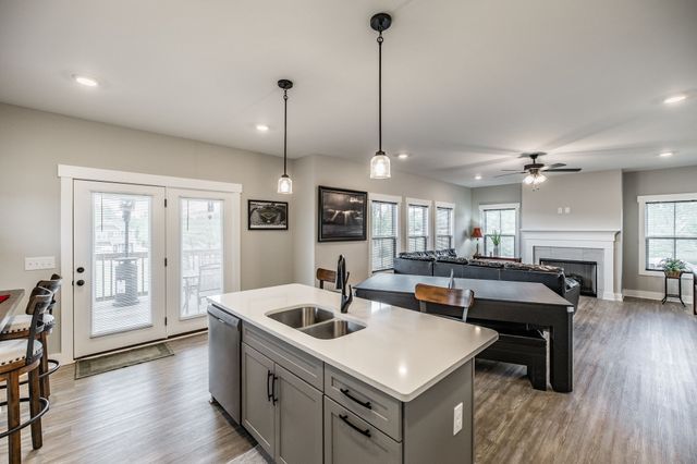 1017 Camden Trl, Greenbrier, TN 37073