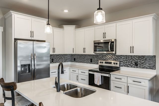 1017 Camden Trl, Greenbrier, TN 37073