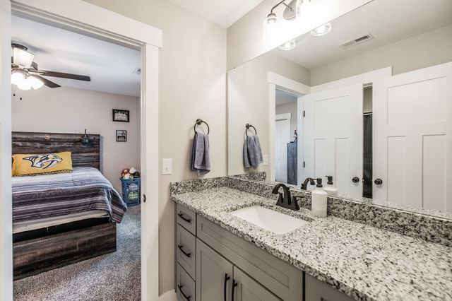 1017 Camden Trl, Greenbrier, TN 37073