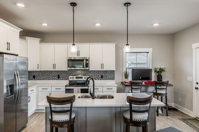 1017 Camden Trl, Greenbrier, TN 37073