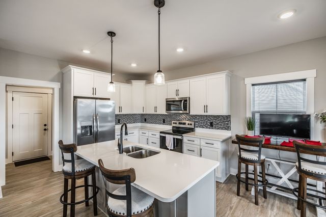 1017 Camden Trl, Greenbrier, TN 37073