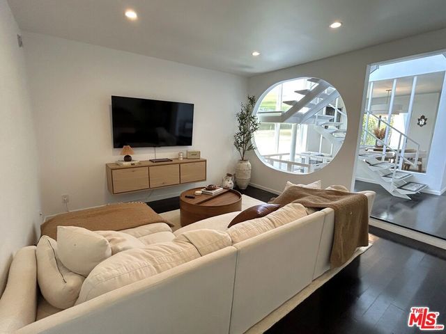 12913 Gilmore Avenue, Los Angeles, CA 90066