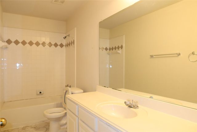 2816 Kings Gate Drive, Carrollton, TX 75006