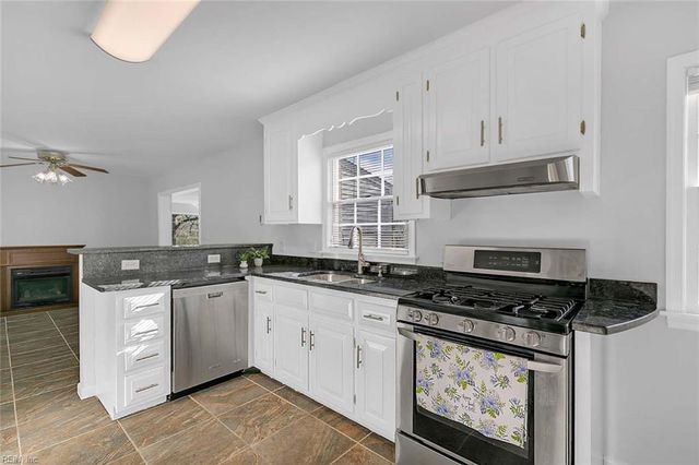 109 Beecham DR, Yorktown, VA 23692