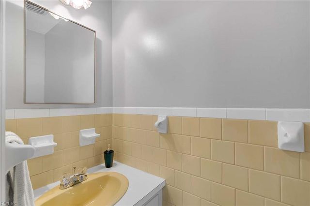 109 Beecham DR, Yorktown, VA 23692