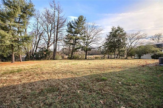 109 Beecham DR, Yorktown, VA 23692