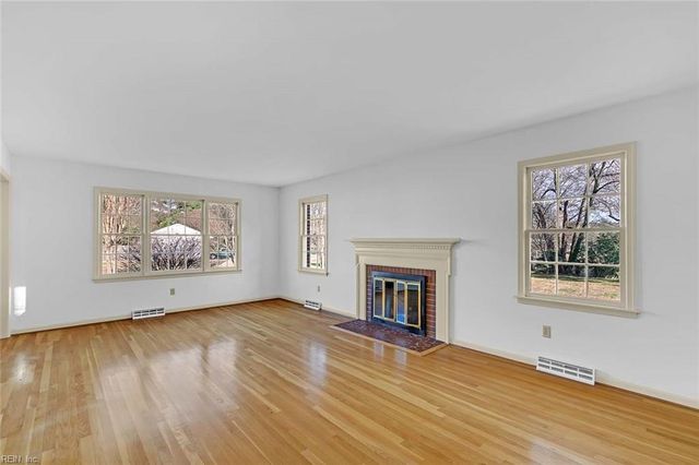 109 Beecham DR, Yorktown, VA 23692