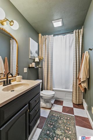 2351 S 40th Street, Lincoln, NE 68506