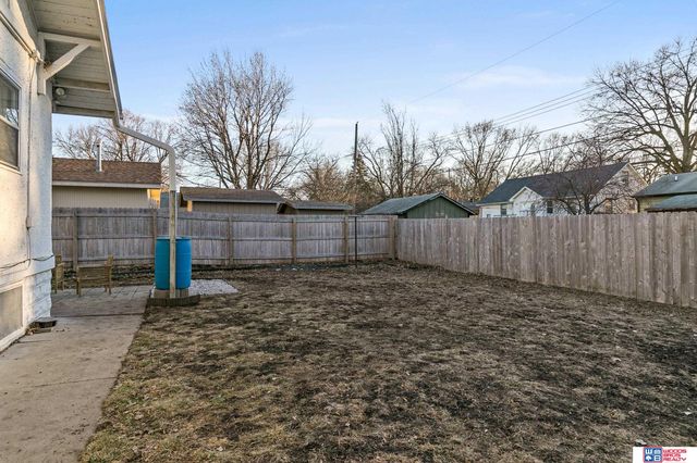 2351 S 40th Street, Lincoln, NE 68506