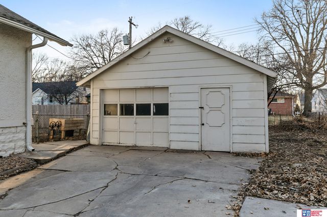 2351 S 40th Street, Lincoln, NE 68506