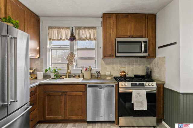 2351 S 40th Street, Lincoln, NE 68506