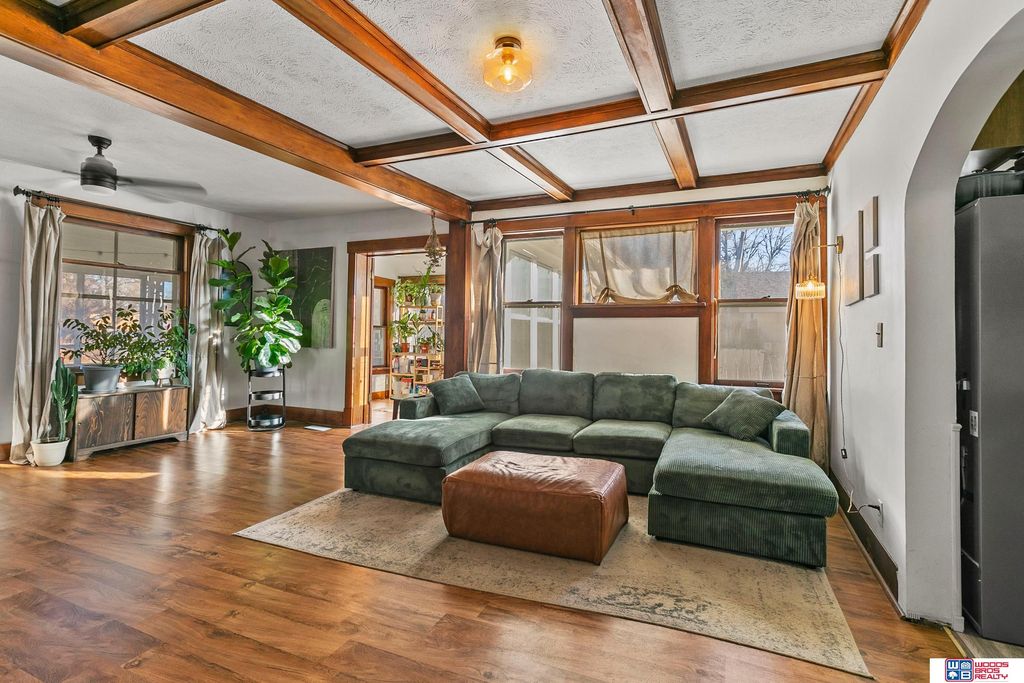 2351 S 40th Street, Lincoln, NE 68506