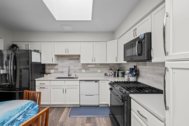 7041 W Touhy Avenue 607, Niles, IL 60714