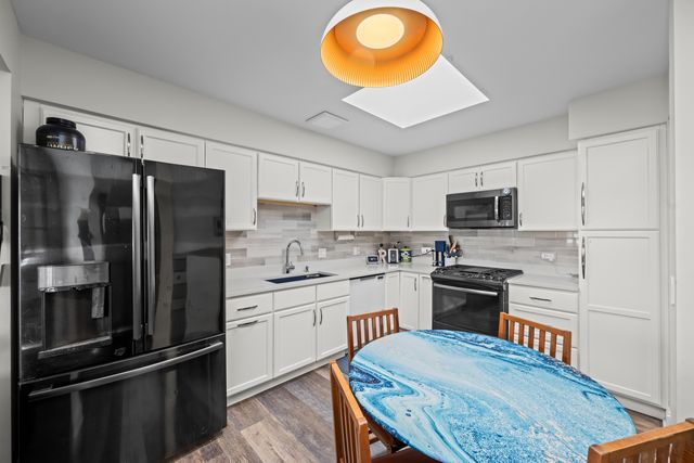 7041 W Touhy Avenue 607, Niles, IL 60714