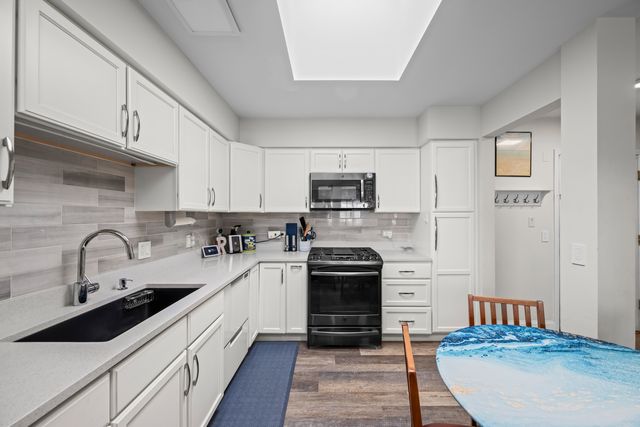 7041 W Touhy Avenue 607, Niles, IL 60714