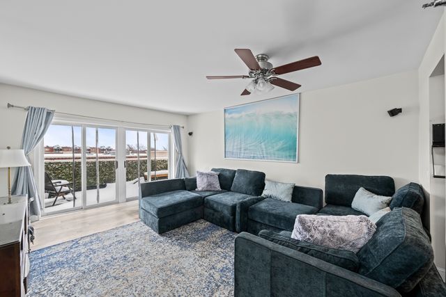 7041 W Touhy Avenue 607, Niles, IL 60714