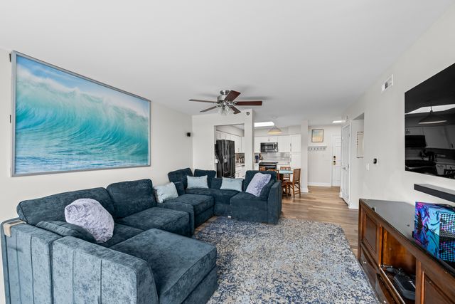 7041 W Touhy Avenue 607, Niles, IL 60714