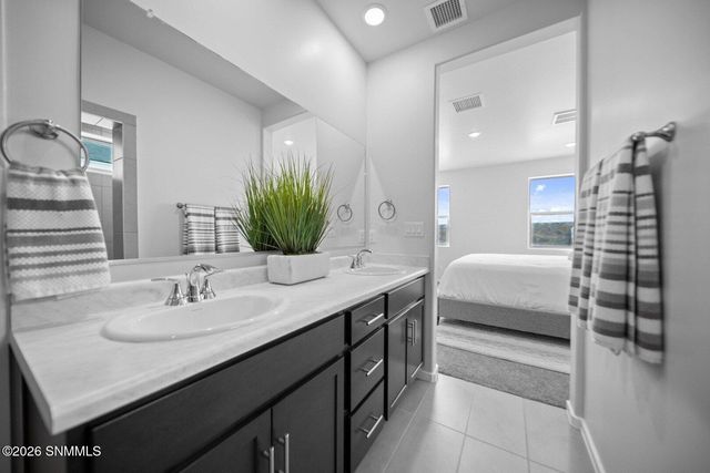 6059 Tin Hill St, Santa Teresa, NM 88008