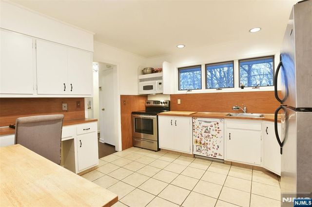 87 Stony Ridge Drive, Hillsdale, NJ 07642