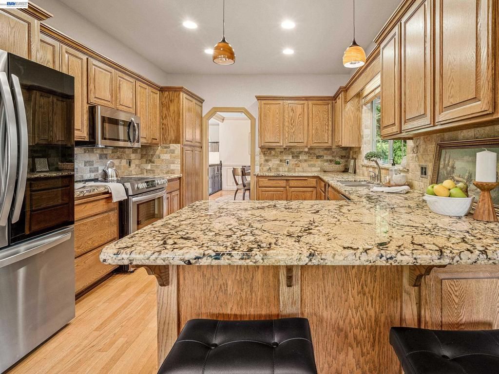 Image 11 of property listing at 8681 Winding Way, Fair Oaks, CA 95628