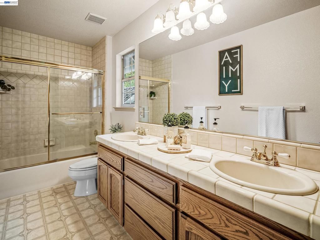 Image 31 of property listing at 8681 Winding Way, Fair Oaks, CA 95628