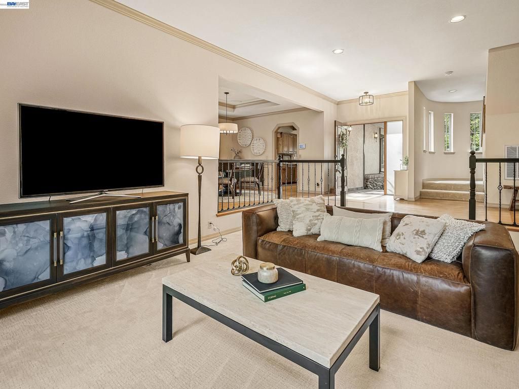 Image 7 of property listing at 8681 Winding Way, Fair Oaks, CA 95628