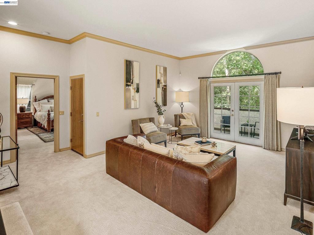 Image 8 of property listing at 8681 Winding Way, Fair Oaks, CA 95628
