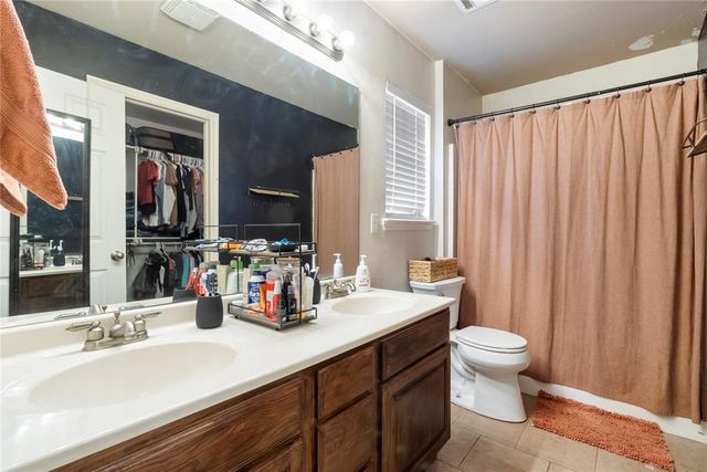 624 E Greenwood Lane, Mustang, OK 73064