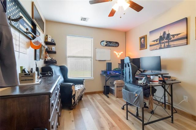 624 E Greenwood Lane, Mustang, OK 73064
