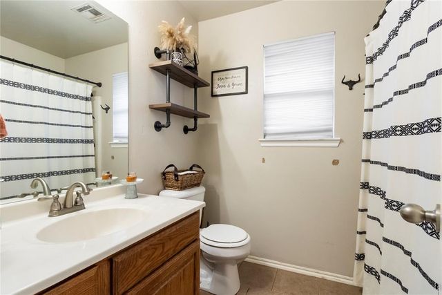 624 E Greenwood Lane, Mustang, OK 73064