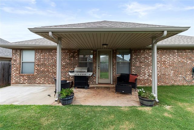 624 E Greenwood Lane, Mustang, OK 73064