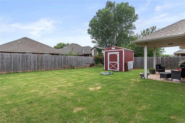 624 E Greenwood Lane, Mustang, OK 73064