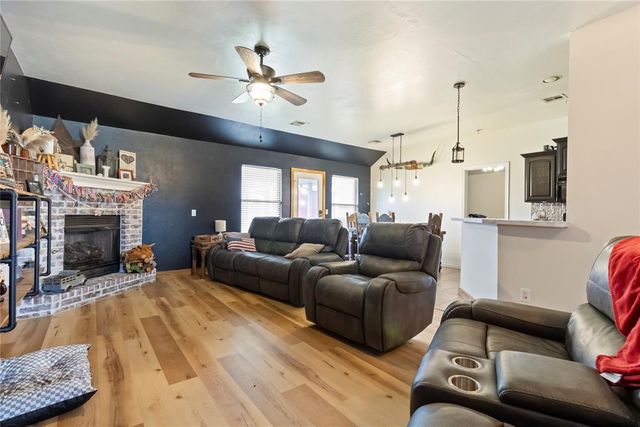 624 E Greenwood Lane, Mustang, OK 73064