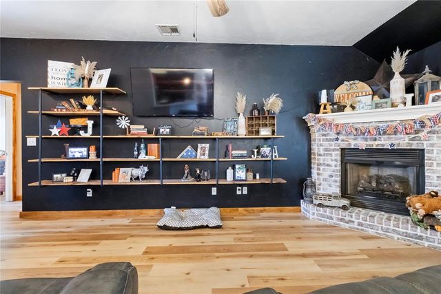 624 E Greenwood Lane, Mustang, OK 73064