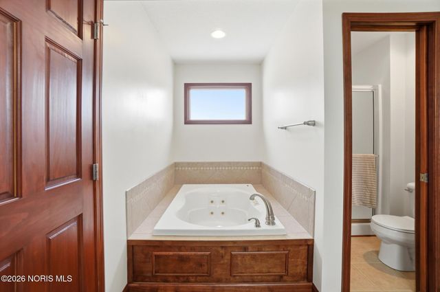 8131 Brookfield Circle, Findlay, OH 45840