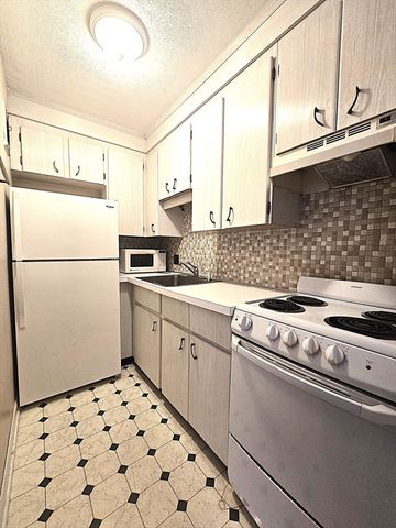 200 Kelton Street 14, Boston, MA 02134