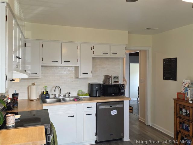 1918 LOCUST Street, Madison, IN 47250