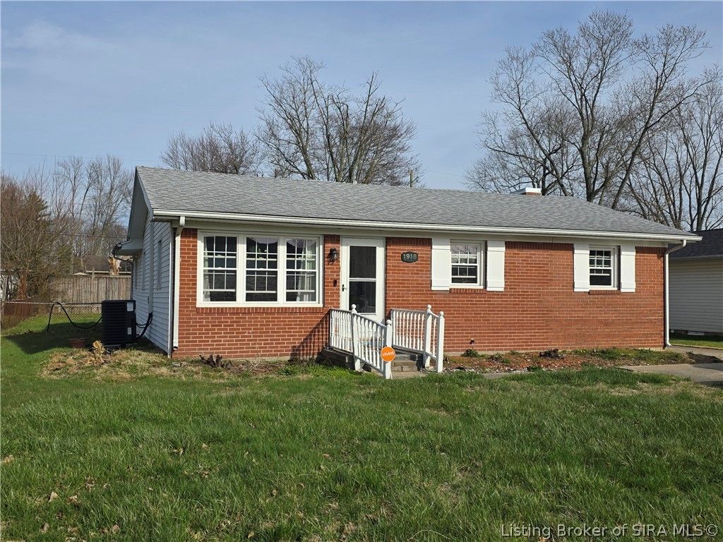 1918 LOCUST Street, Madison, IN 47250