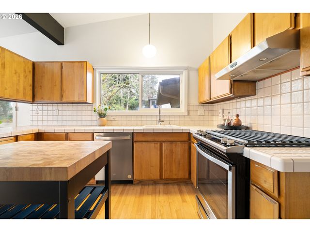 7323 Sw 24TH Ave, Portland, OR 97219