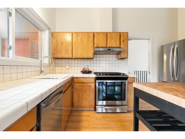 7323 Sw 24TH Ave, Portland, OR 97219