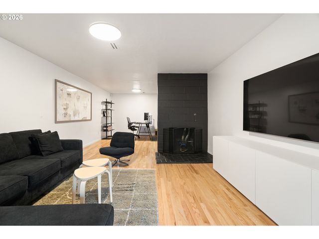 7323 Sw 24TH Ave, Portland, OR 97219